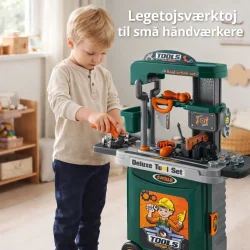 Barn leger med v�rkt�jsb�nk og v�rkt�j