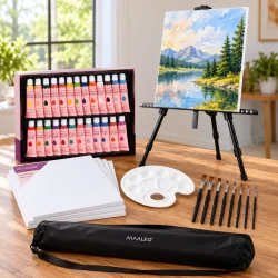 Akrylmaling s�t p� tr�bord i lyst atelier med staffeli, landskabsmaleri, farver, pensler og l�rreder.