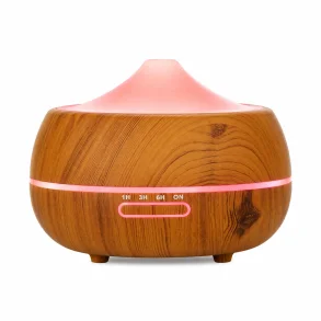 Aroma befugtningsapparat med LED og tr�effekt p� hvid baggrund &ndash; ultralyd diffuser med damp og LED lys