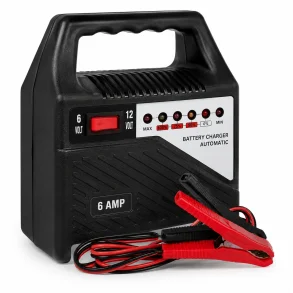 Batterioplader 12V 6A til bil og motorcykel p� hvid baggrund med LED indikator og batteriklemmer