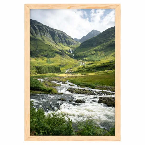 Billedramme i tr� 40x60 cm i naturligt fyrretr� med indrammet landskabsmotiv