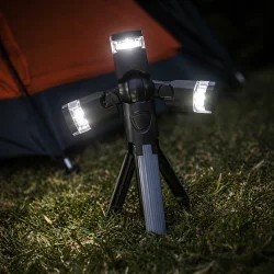 Campinglygte 3-i-1 i brug ved telt med LED lys i flere retninger