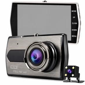 Dashcam kamera til bil med bakkamera i Full HD 1080p vist som produktfoto p� hvid baggrund med 4 tommer LCD sk�rm