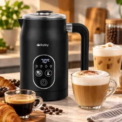 Elektrisk m�lkeskummer placeret i k�kkenmilj� sammen med cappuccino, latte og kaffe.