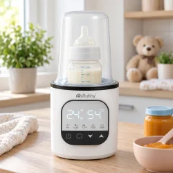 Flaskevarmer med sutteflaske placeret under l�get i et lyst milj� med babymad ved siden af.