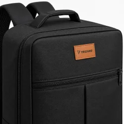 N�rbillede af sort h�ndbagage rygs�k med frontlynl�s, topgreb og Trizand-m�rke