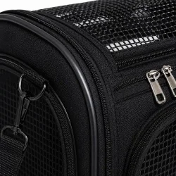 Hundetransporttaske close-up med mesh ventilation, kraftige lynl�se og slidst�rke materialer i sort design