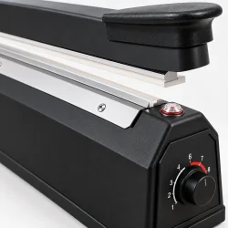 Impulse sealer i close-up med svejseflade, varmeelement og drejeknap til regulering
