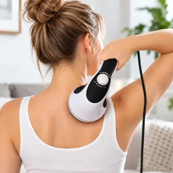 Infrar�dt massageapparat anvendt til massage af �vre ryg og skulder.