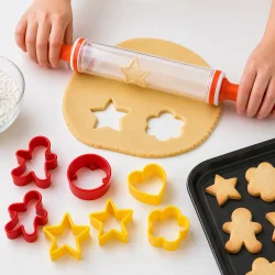 kagerulle med sm�kageforme i brug til udstikning af sm�kager i dej