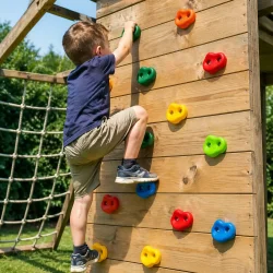 Klatregreb 15 stk i brug p� klatrev�g hvor barn klatrer udend�rs