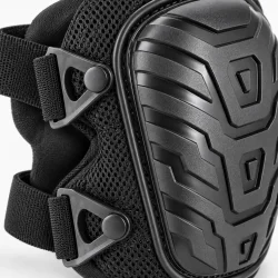 Kn�beskytter t�t p� med h�rd yderskal, ventileret mesh og justerbare stropper med sp�nder
