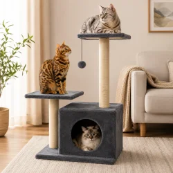 Gr�t kradsetr� med katte p� platforme og i hule i moderne stue