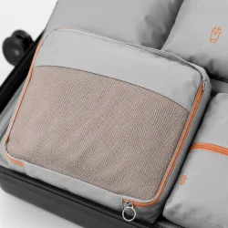 Packing cubes med netpanel og lynl�s i gr� og orange design til smart opbevaring i kuffert