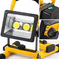 LED arbejdslampe 60W genopladelig med stativ detalje af LED og justering