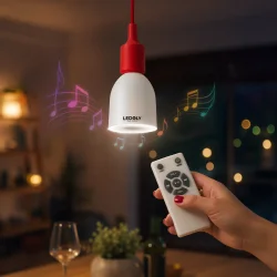 LED p�re med h�jttaler i brug med lys og musik i hjemmet