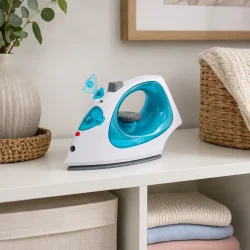 Leget�js strygejern med lys og lyd til b�rn i moderne hjemmemilj�