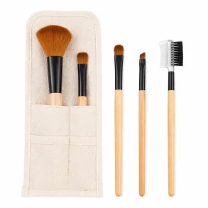 Makeup b�rster s�t 5 dele med taske p� hvid baggrund