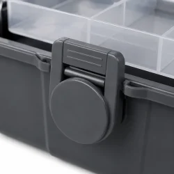 Detaljebillede af medicinboks med solid l�semekanisme og slidst�rk PP plast i t�t makro close-up