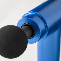 Mini massagepistol closeup med dybdemassage hoved og detaljeret metalfinish