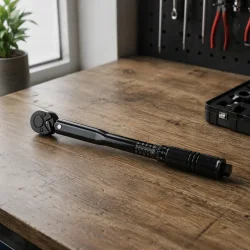 Momentn�gle 3/8 milj�billede p� arbejdsbord i v�rksted 