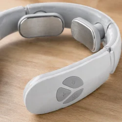 detaljebillede af nakke massager med varme og justerbar intensitet