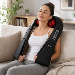Nakkemassage med shiatsu nakkemassager under afslapning i sofaen