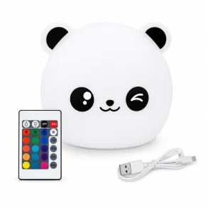 Panda lampe b�rn i hvid silikone med RGB lys, fjernbetjening og USB opladning p� hvid baggrund