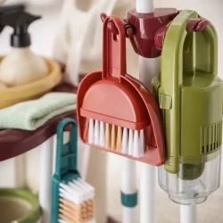 rengoeringssaet til boern med vogn og tilbehoer detalje af kost fejebakke og tilbehoer