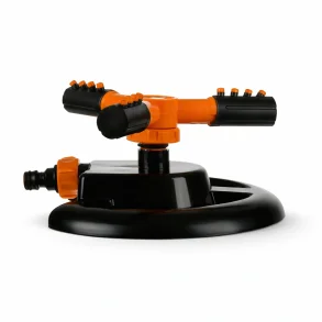 Roterende sprinkler med 3 arme p� hvid baggrund med stabil base og justerbare dyser