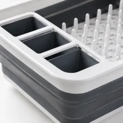 detalje af sammenklappeligt opvaskestativ med afl�b og bestikholder