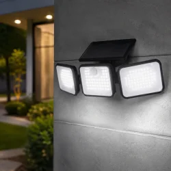 Sensorlampe udend�rs monteret p� facade ved indk�rsel om aftenen &ndash; solcellelampe med bev�gelsessensor og kraftig LED belysning