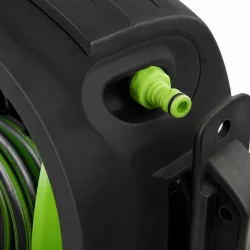 Slangeopruller med detalje af tilslutning og robust v�gmonteret konstruktion