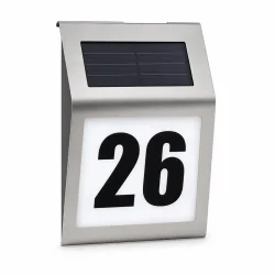 Solcelle husnummer i rustfrit st�l med LED lys p� hvid baggrund