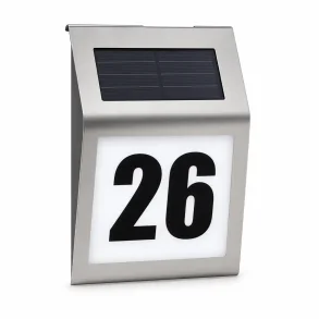 Solcelle husnummer i rustfrit st�l med LED lys p� hvid baggrund