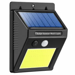 Sort solcelle v�glampe med bev�gelsessensor, solpanel og LED-lysfelt p� hvid baggrund