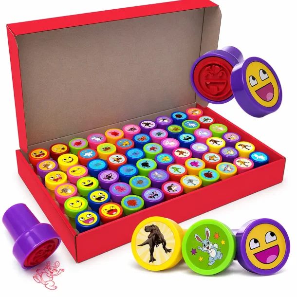 stempel s�t 60 stk med farverige motiver til b�rn p� hvid baggrund med alle stempler samlet i �ske