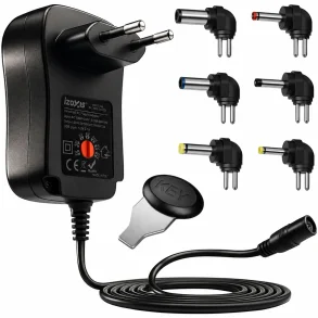 Universel str�mforsyning med 6 udskiftelige DC-stik, justerbar sp�nding 3-12V og USB-port