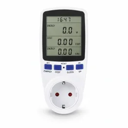 Str�mm�ler til stikkontakt med digitalt LCD display og kWh m�ling p� hvid baggrund