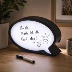 Taleboble LED lampe med skrivbar besked i brug p� bord med tekst