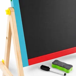 Detalje af tavle til b�rn dobbeltsidet med kridt og whiteboard og tr�ramme