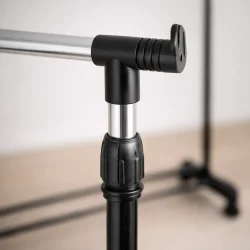 t�jstativ med hjul detalje af justerbar h�jde og samling i metal