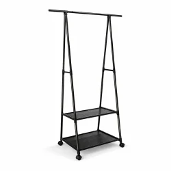 T�jstativ med hylder og hjul i sort metal p� hvid baggrund