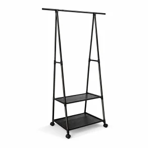 T�jstativ med hylder og hjul i sort metal p� hvid baggrund