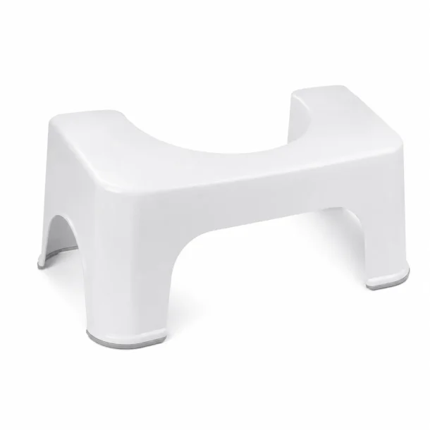 Hvid toiletskammel i ergonomisk U-form med skridsikre gummif�dder p� hvid baggrund &ndash; stabil toilet skammel i PP plast til voksne.